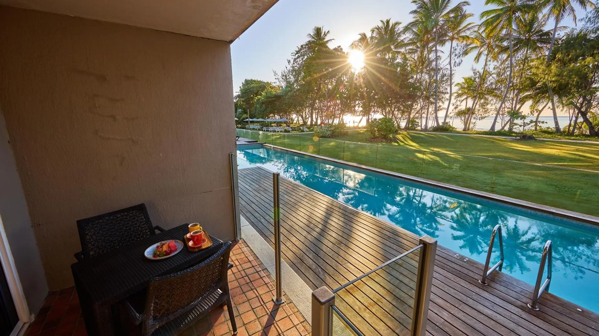 Castaways Resort & Spa On Mission Beach 4*,